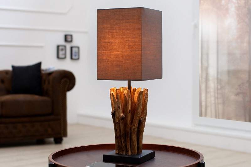 Lampa z naplaveného dreva