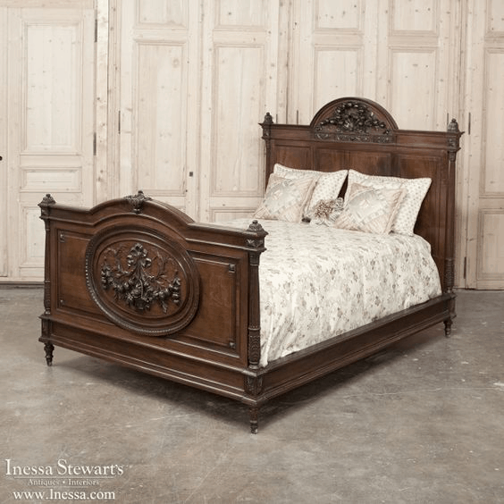 Manželská posteľ z 19. storočia.