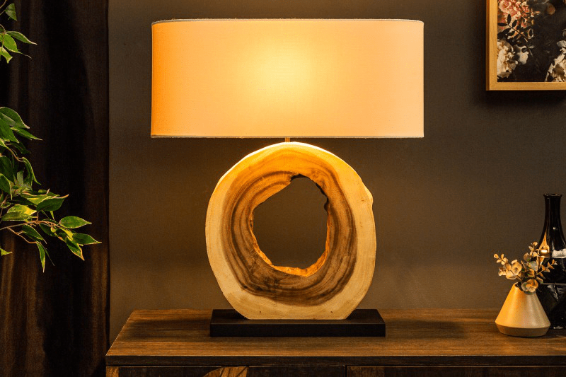 stolová lampa z dreva