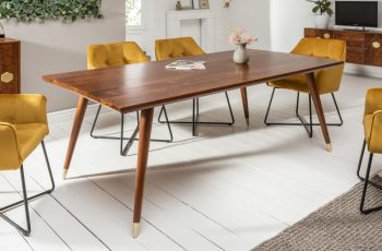 drevený stôl