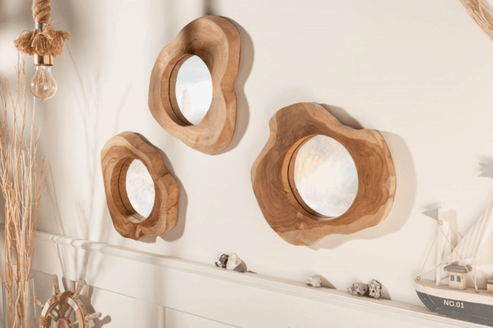 Zrkadlá s dreveným rámom zaslúžene patria do kategórie drevených bytových doplnkov. Zdroj: iKuchyne.sk