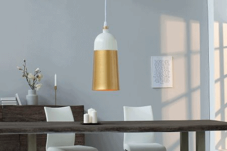 Moderné závesná lampa ModernChic rozžiari interiér svojím vzhľadom. Zdroj: iKuchyne.sk