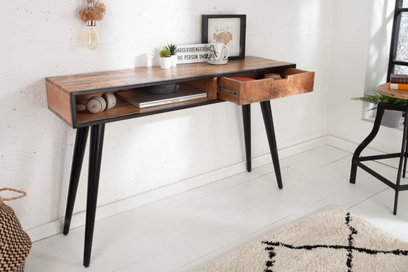 Ak preferujete drevo, v našej ponuke nájdete aj krásne drevené písacie stoly. Zdroj: iKuchyne.sk