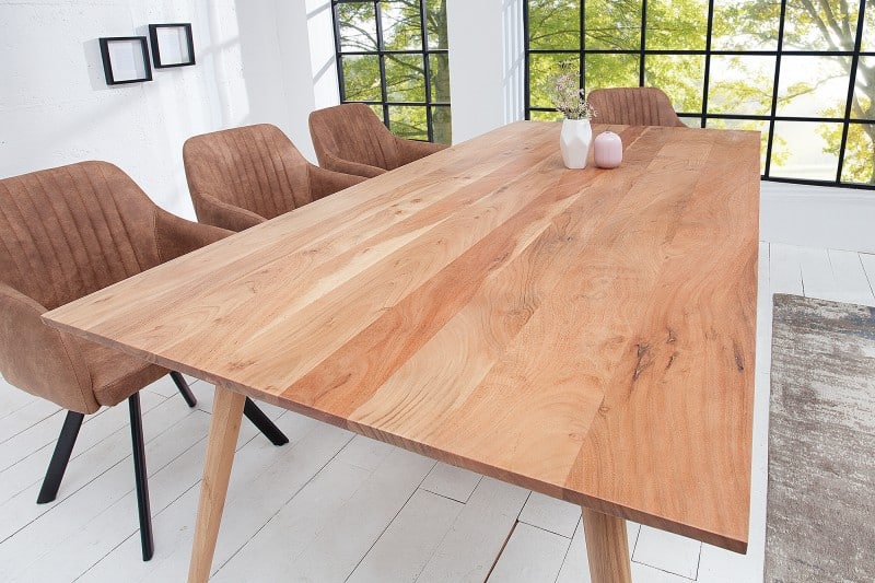 Drevený jedálenský stôl je ideálnou voľbou nech už si zariaďujete jedáleň v akomkoľvek štýle. Zdroj: iKuchyne.sk