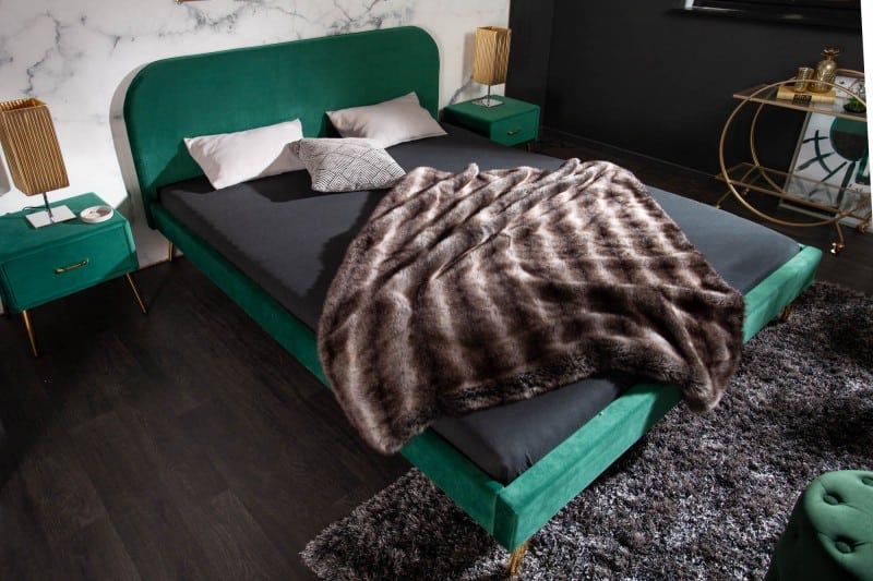 Zelená posteľ rozžiari vašu spálňu. Zdroj: iKuchyne.sk