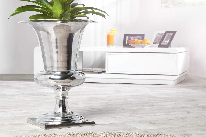 Medzi bytové doplnky sa radí aj štýlová váza, ktorá by nemala chýbať ani u vás doma. Zdroj: iKuchyne.sk