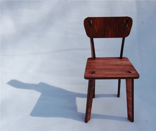 Aj nábytok z exotického dreva môže pôsobiť síce jednoducho, no štýlovo. Zdroj: Pinterest.com