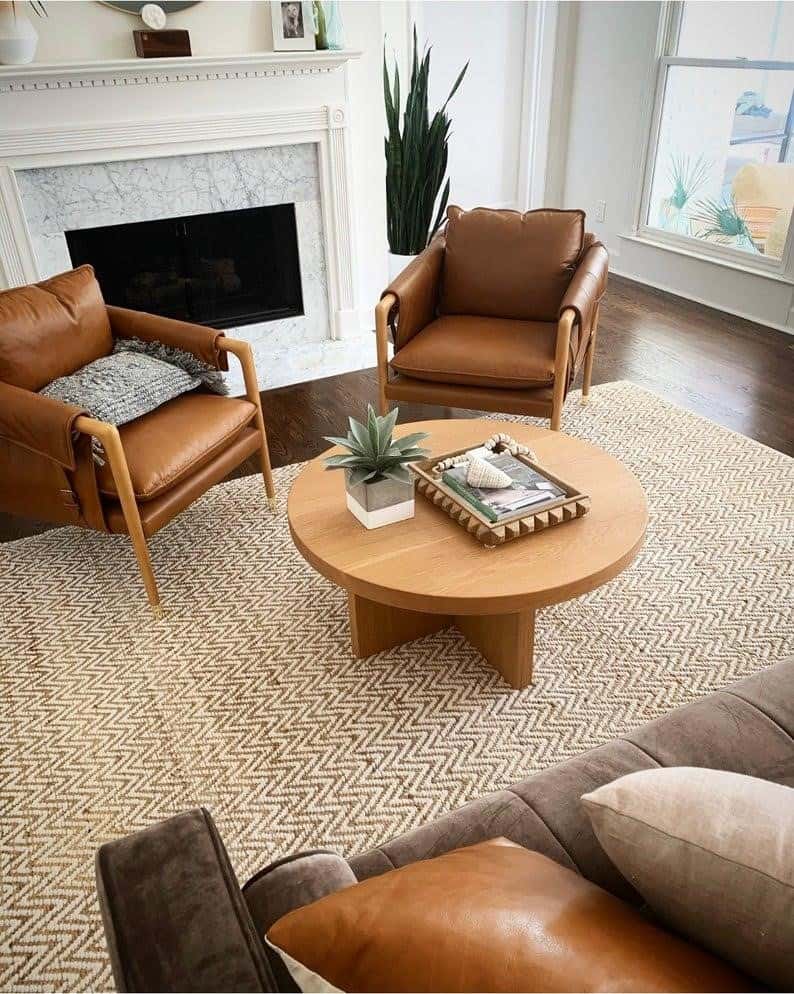 Dajte si záležať na rozložení nábytku v obývačke. Zdroj: Etsy.com