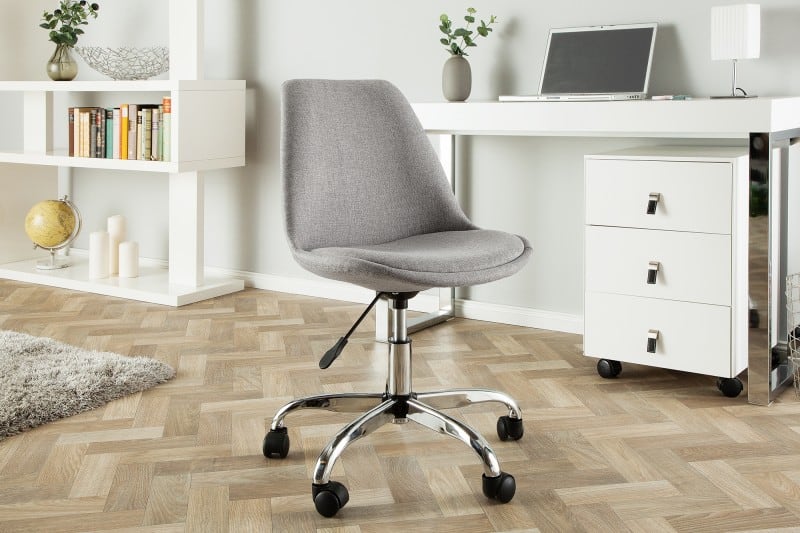 Klasická kancelárska stolička je praktickým a zároveň štýlovým kusom nábytku. Zdroj: iKuchyne.sk