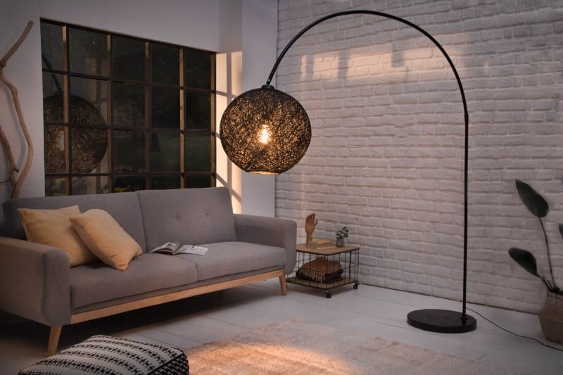 Stojaca lampa je ideálna voľba pre bytové doplnky, vďaka ktorej získate zdroj svetla na konkrétne miesto. Zdroj: iKuchyne.sk