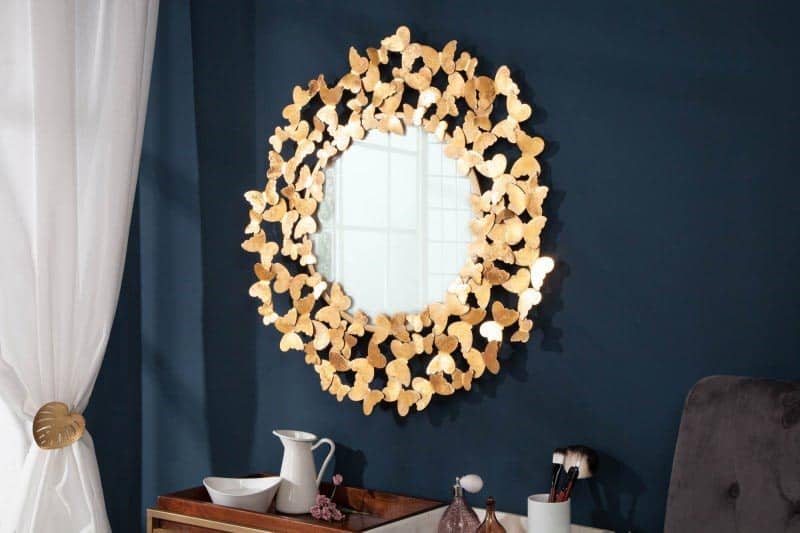 Extravagantné zrkadlo s motýlikmi pre dámy, ktoré sa rady zdobia. Zdroj: iKuchyne.sk