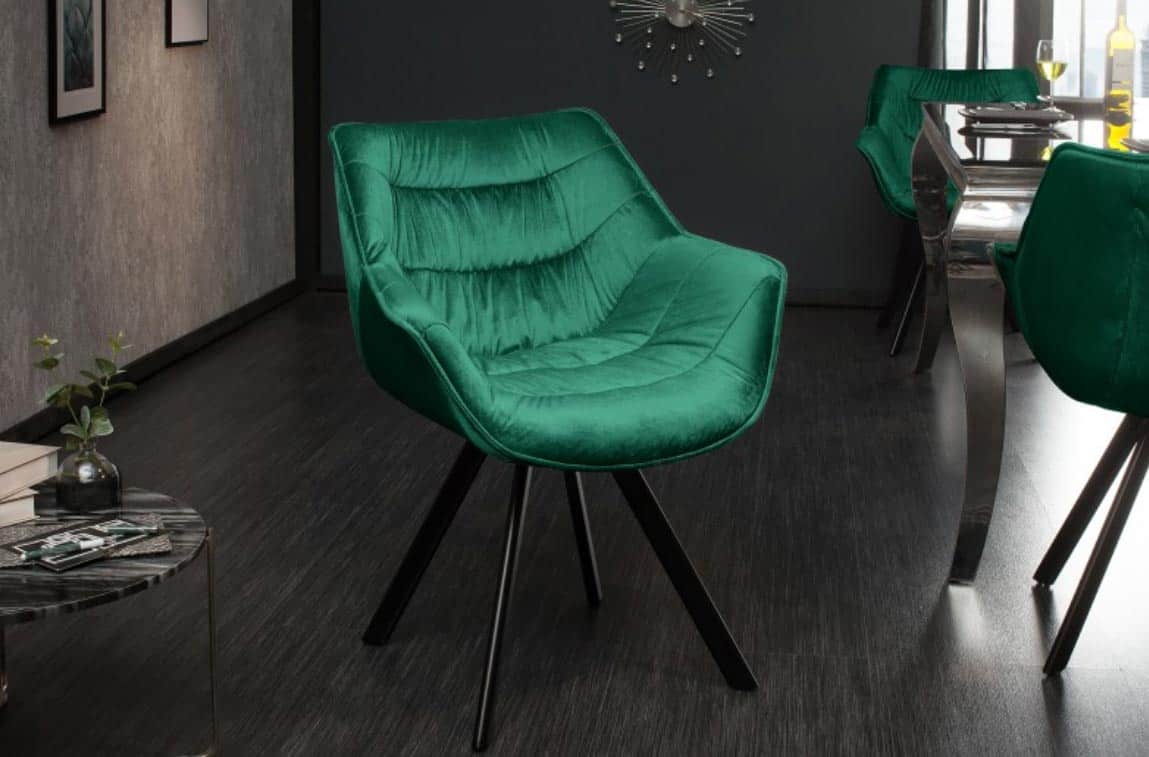 Jedálenské stoličky v smaragdovo zelenej farbe vyniknú hlavne v tmavých priestoroch. Zdroj: iKuchyne.sk