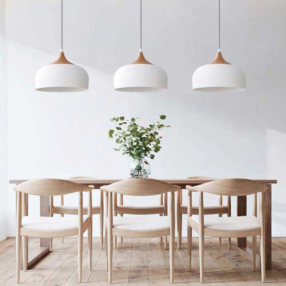 Do kuchyne v škandinávskom štýle sú tieto jedálenské stoličky ako stvorené. Zdroj: Pinterest.com