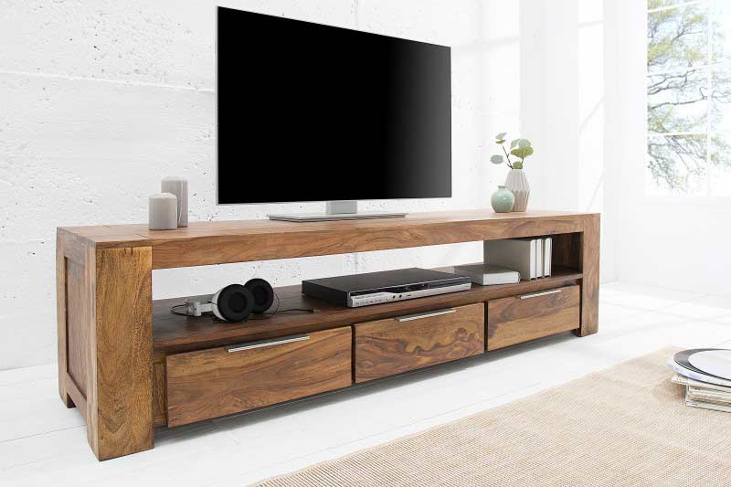 TV stolík z dreva sheesham, ktorý určite neprehliadnete. Zdroj: iKuchyne.sk