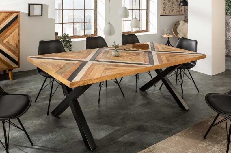 Tento jedálenský stôl zaujme vďaka doske v pútavom X-dizajne už na prvý pohľad. Zdroj: iKuchyne.sk
